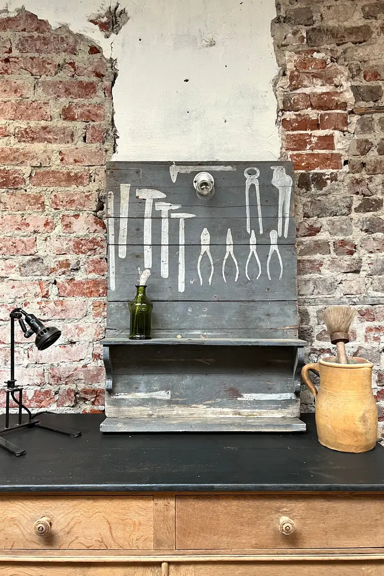 Ancien tableau à outils en bois Début XXème