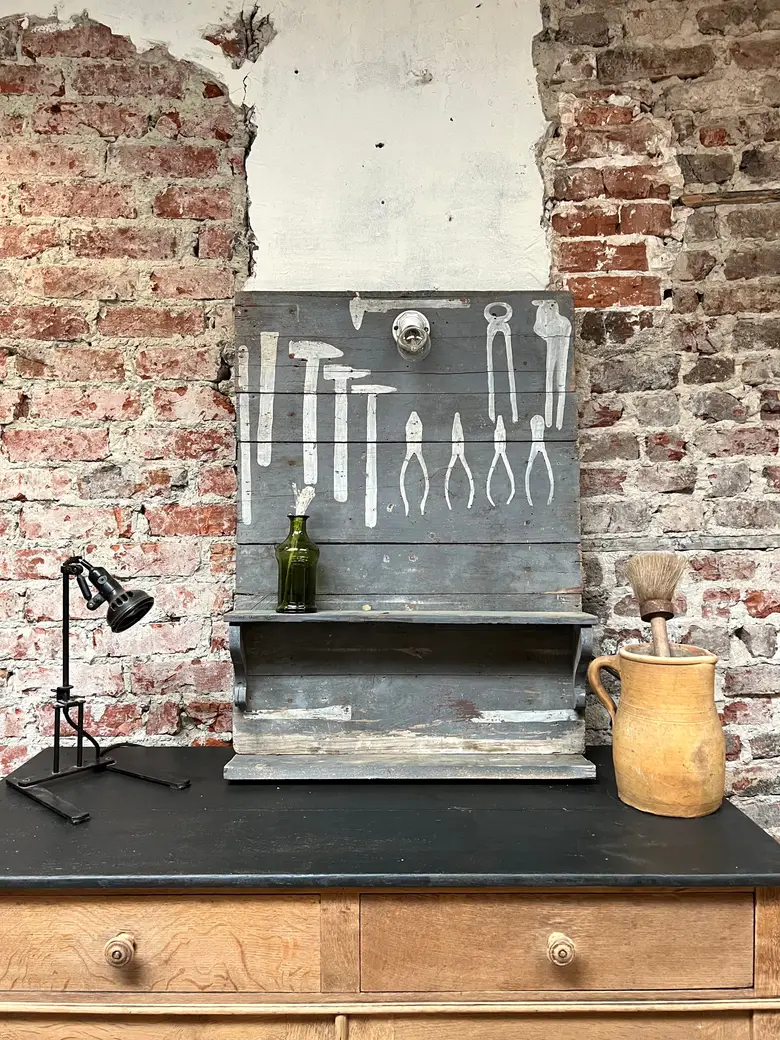 Ancien tableau à outils en bois Début XXème