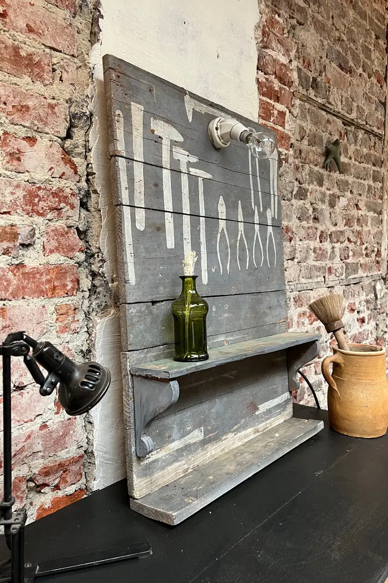 Ancien tableau à outils en bois Début XXème