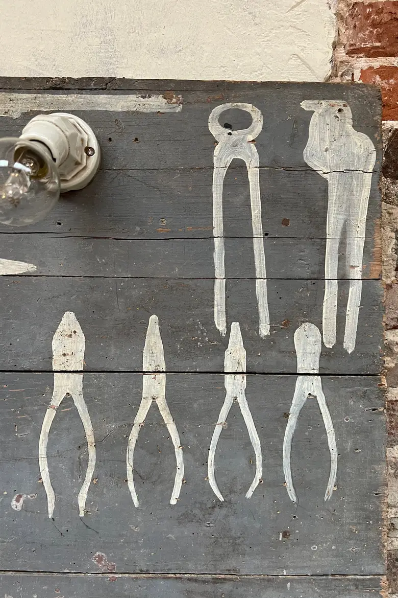 Ancien tableau à outils en bois Début XXème