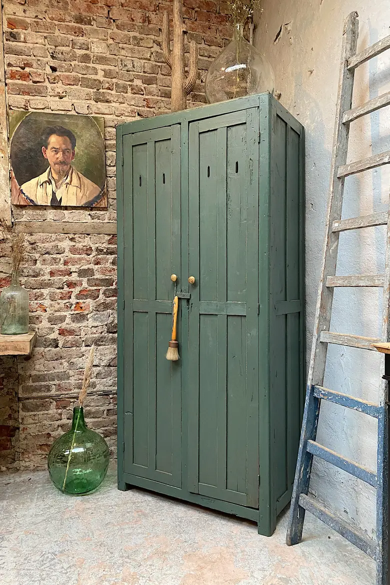 Ancien vestiaire d’atelier en bois Début XXème
