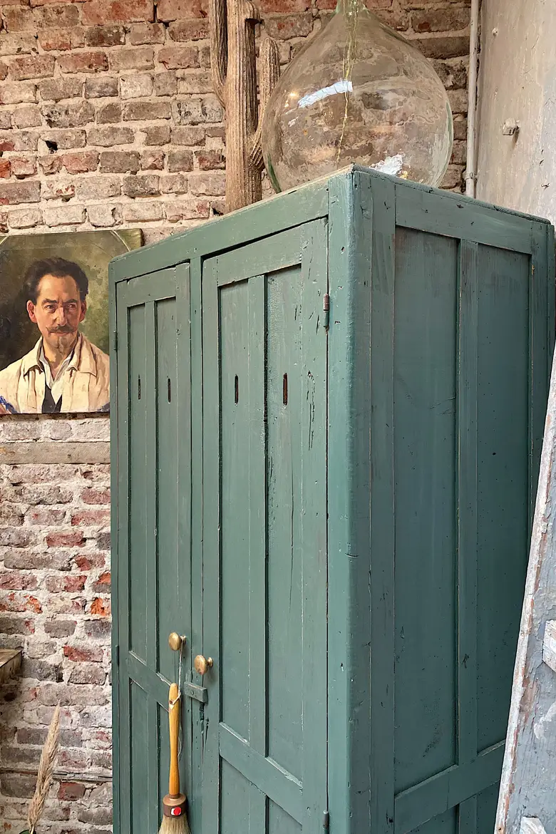 Ancien vestiaire d’atelier en bois Début XXème