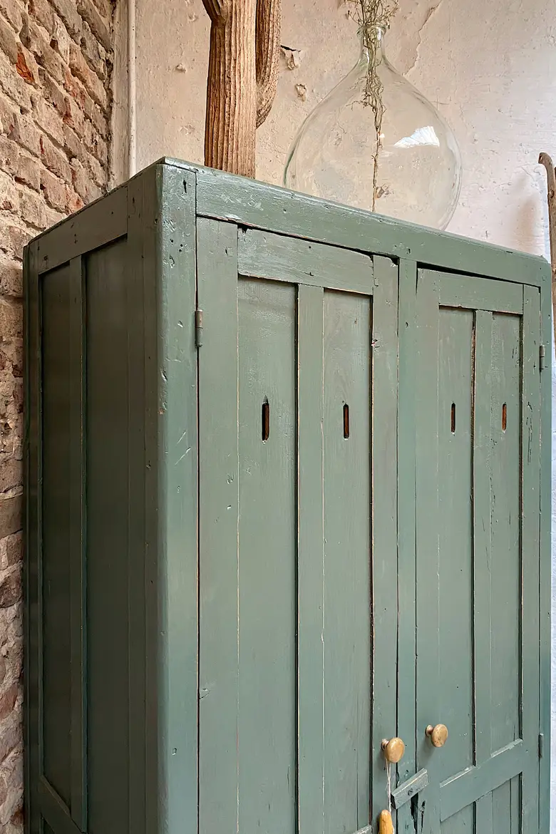 Ancien vestiaire d’atelier en bois Début XXème