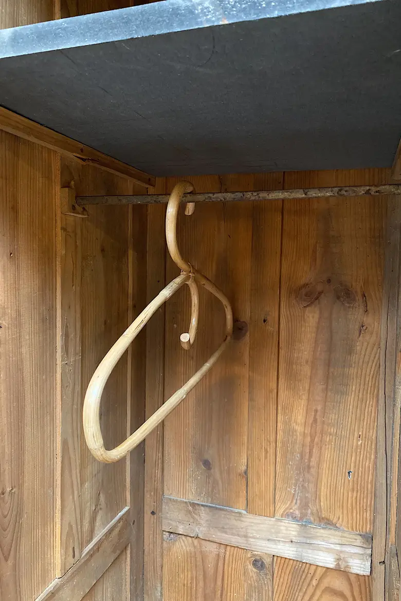Ancien vestiaire d’atelier en bois Début XXème