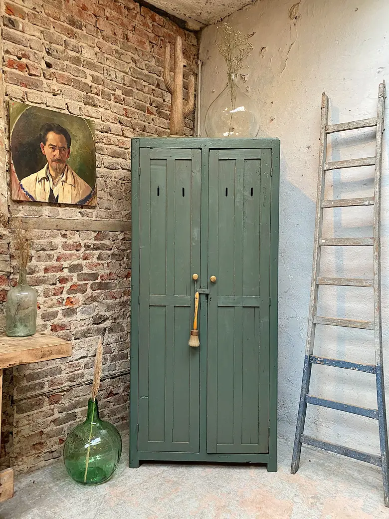 Ancien vestiaire d’atelier en bois Début XXème