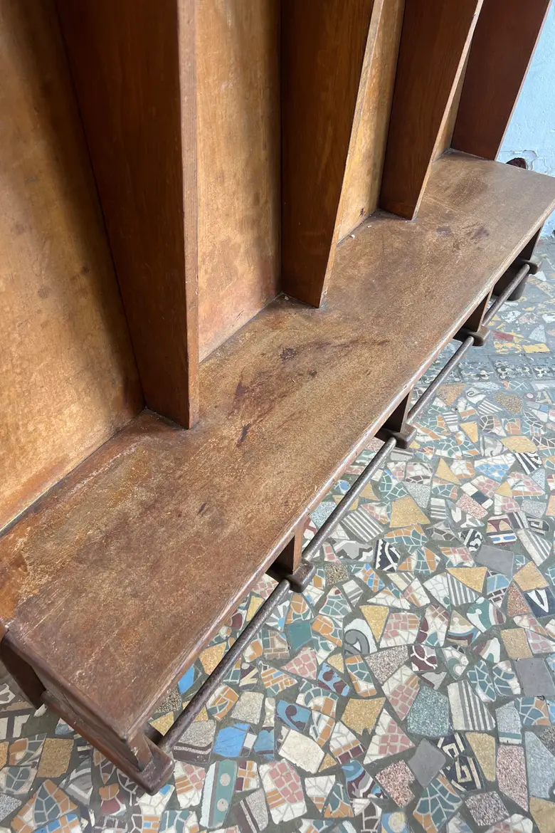 Ancien vestiaire de maternelle – Italie, années 1950