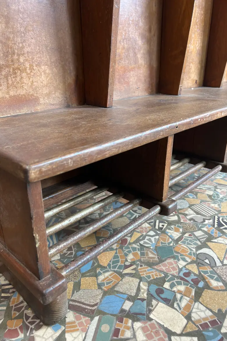 Ancien vestiaire de maternelle – Italie, années 1950