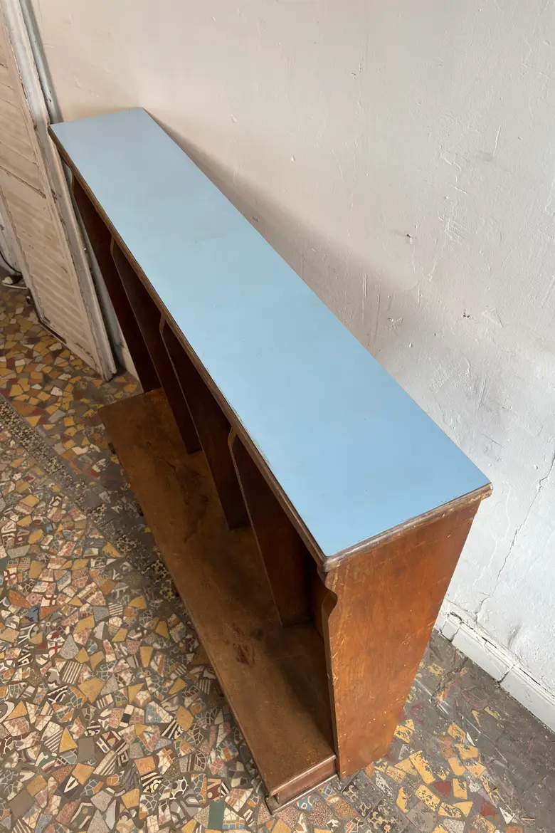 Ancien vestiaire de maternelle – Italie, années 1950