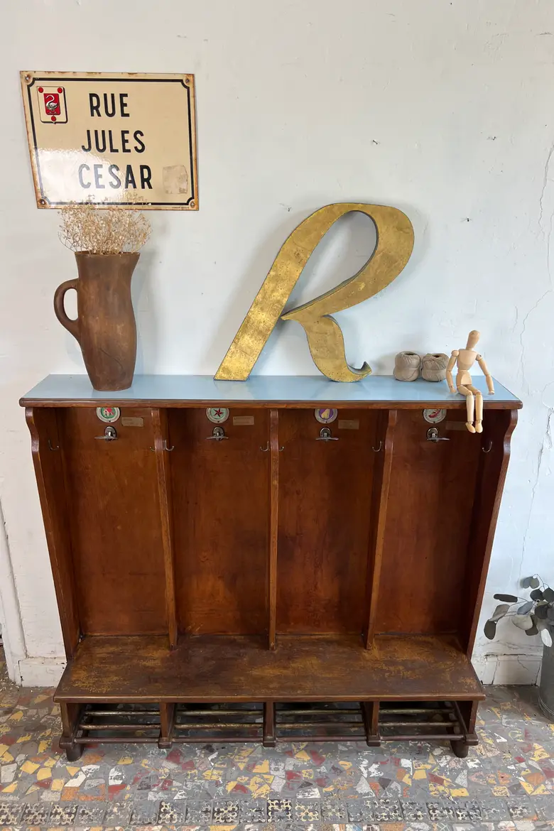 Ancien vestiaire d’école – Italie, années 1950