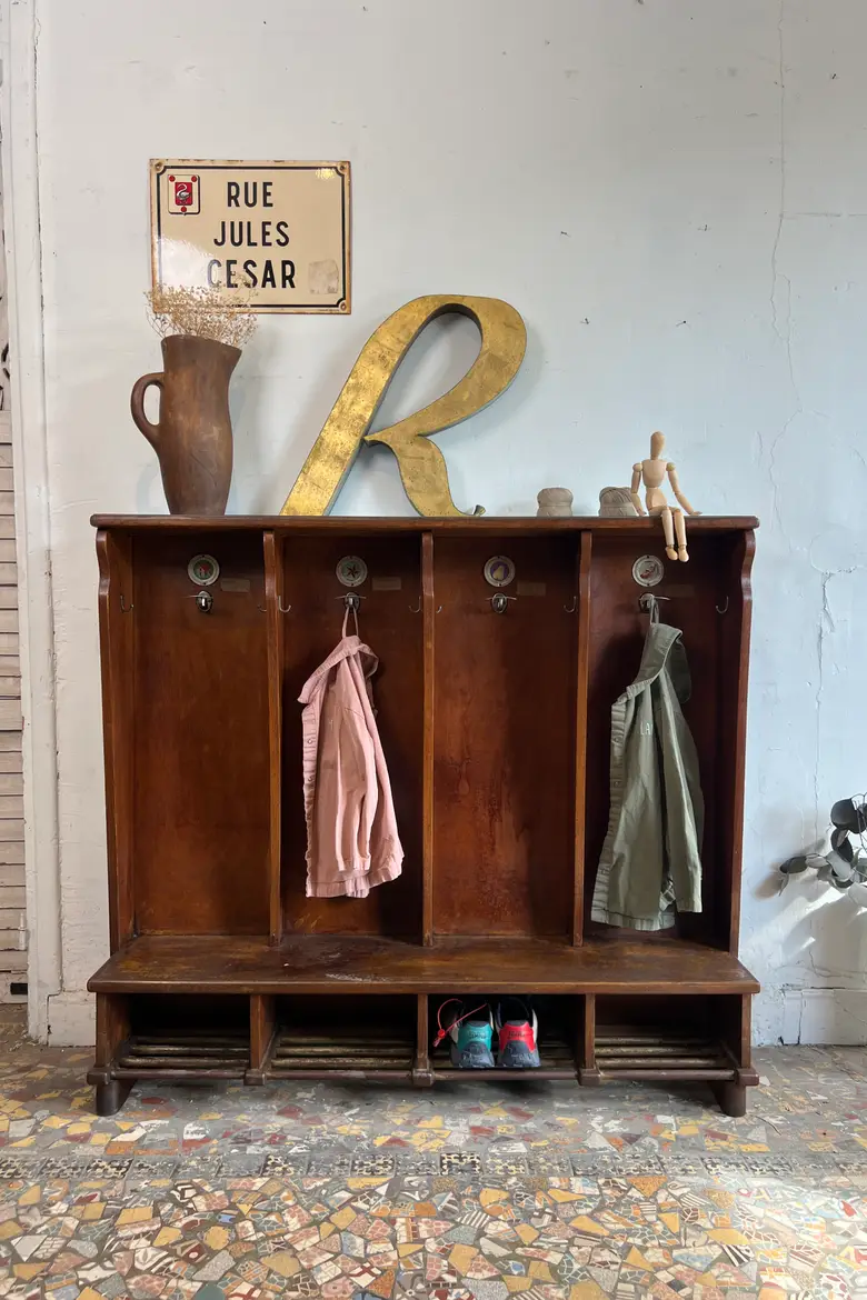 Ancien vestiaire d’école – Italie, années 1950