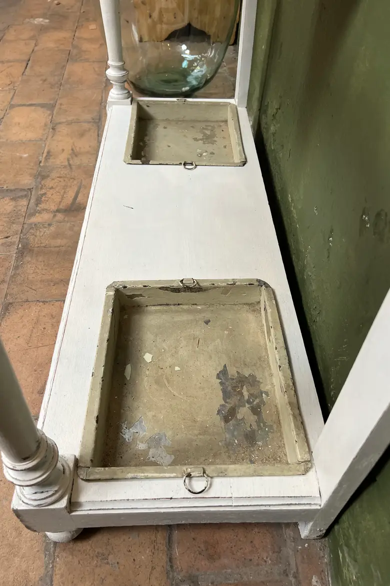 Ancien vestiaire d’entrée – Décor bord de mer