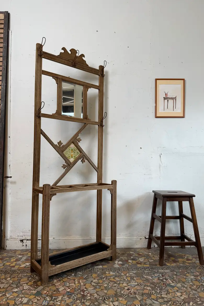 Ancien vestiaire d’entrée en chêne – début XXe