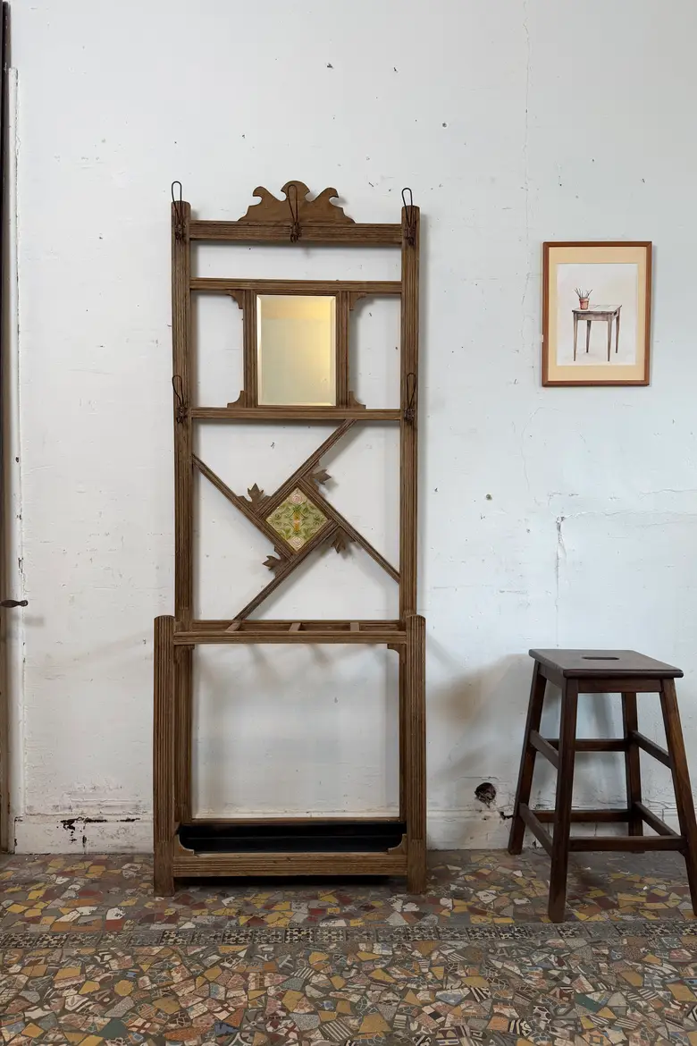 Ancien vestiaire d’entrée en chêne – début XXe