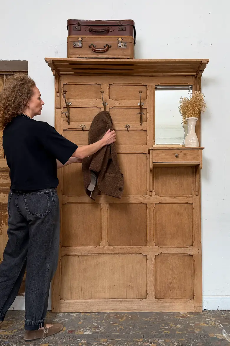 Ancien vestiaire d’entrée en chêne – Début XXe siècle