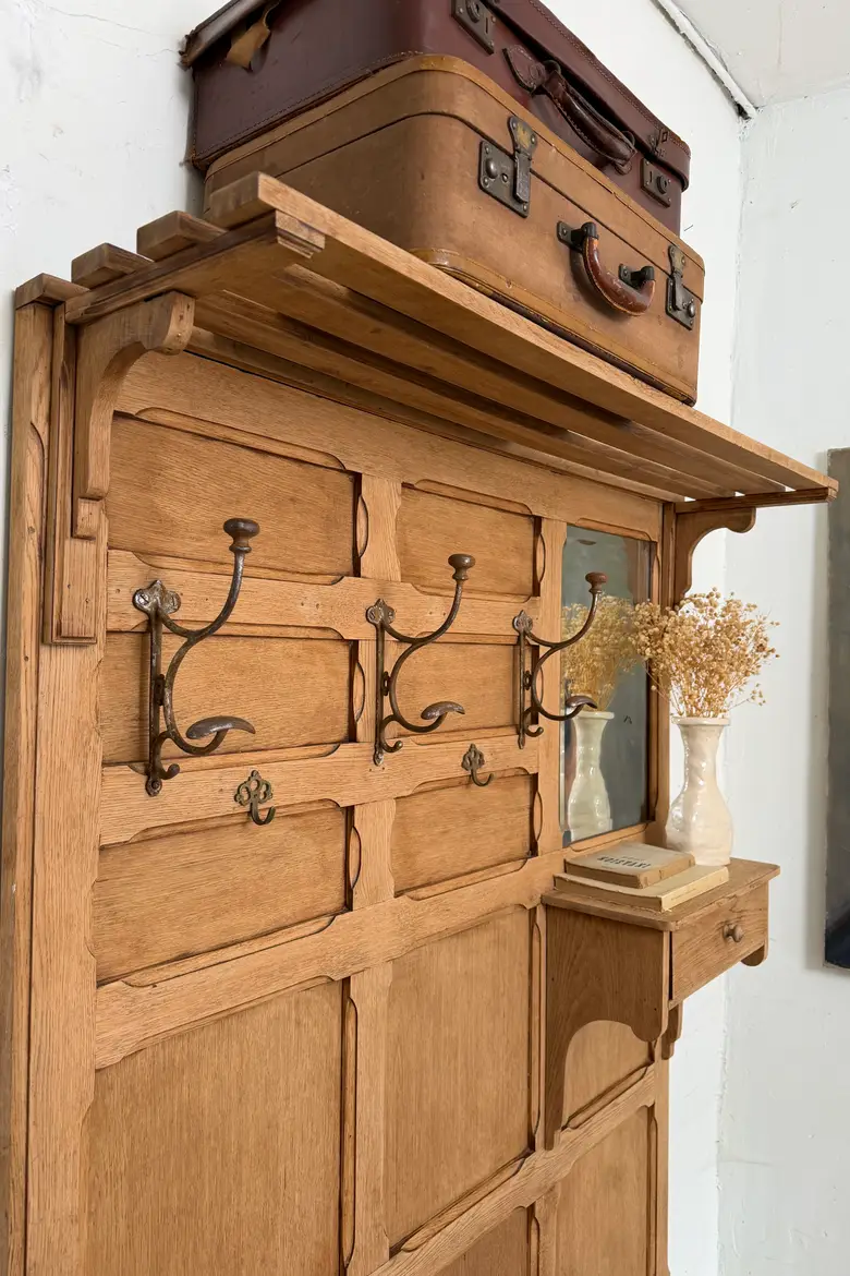 Ancien vestiaire d’entrée en chêne – Début XXe siècle
