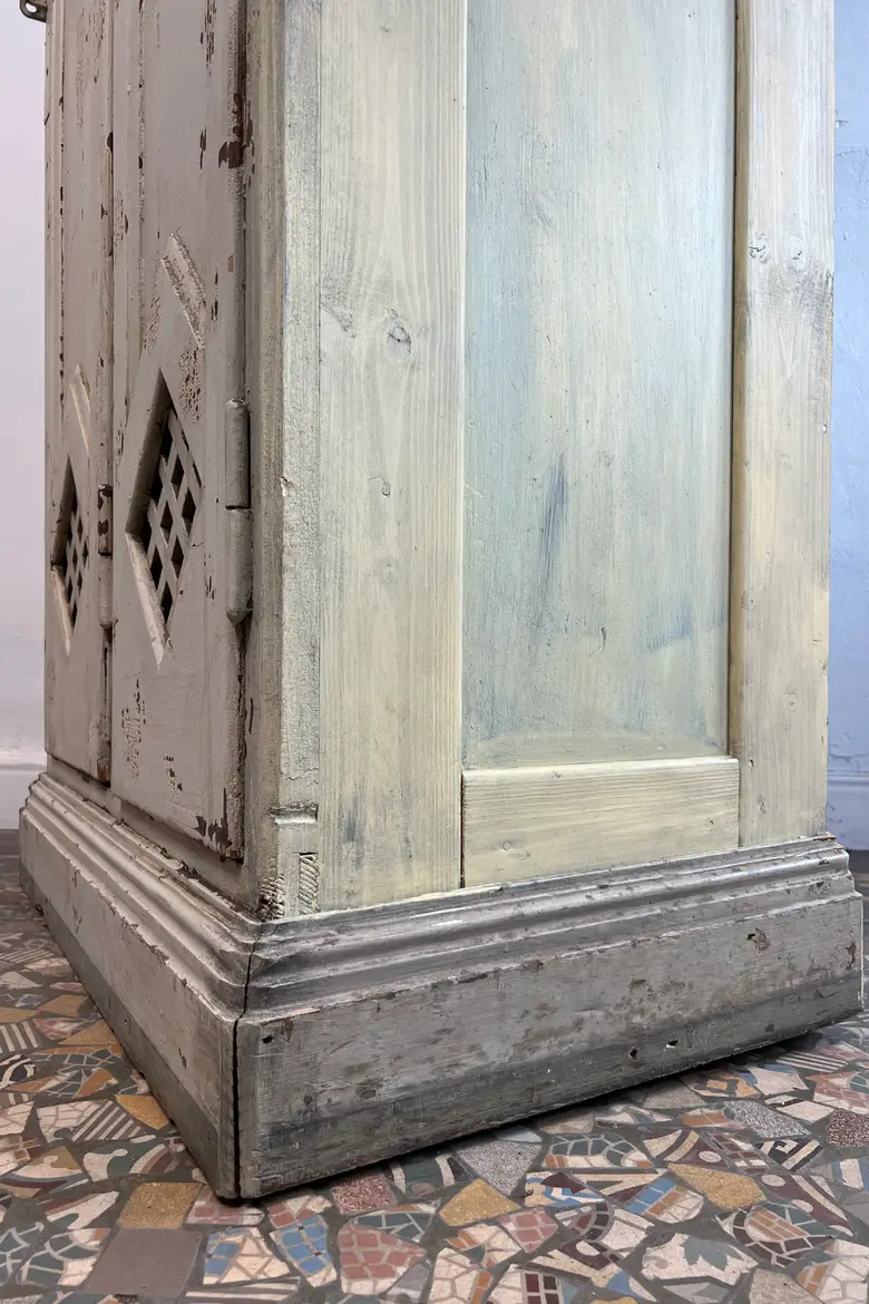 Ancien vestiaire d’usine alsacienne en sapin – Début XXe siècle