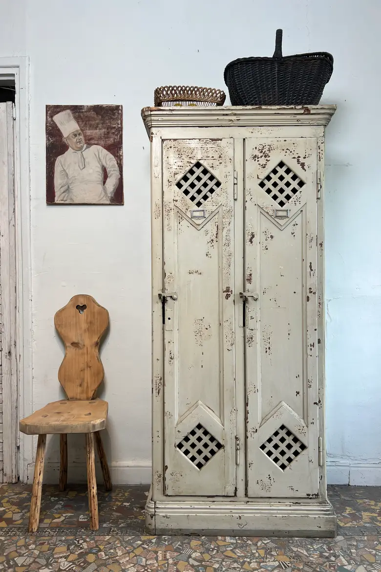 Ancien vestiaire d’usine alsacienne en sapin – Début XXe siècle