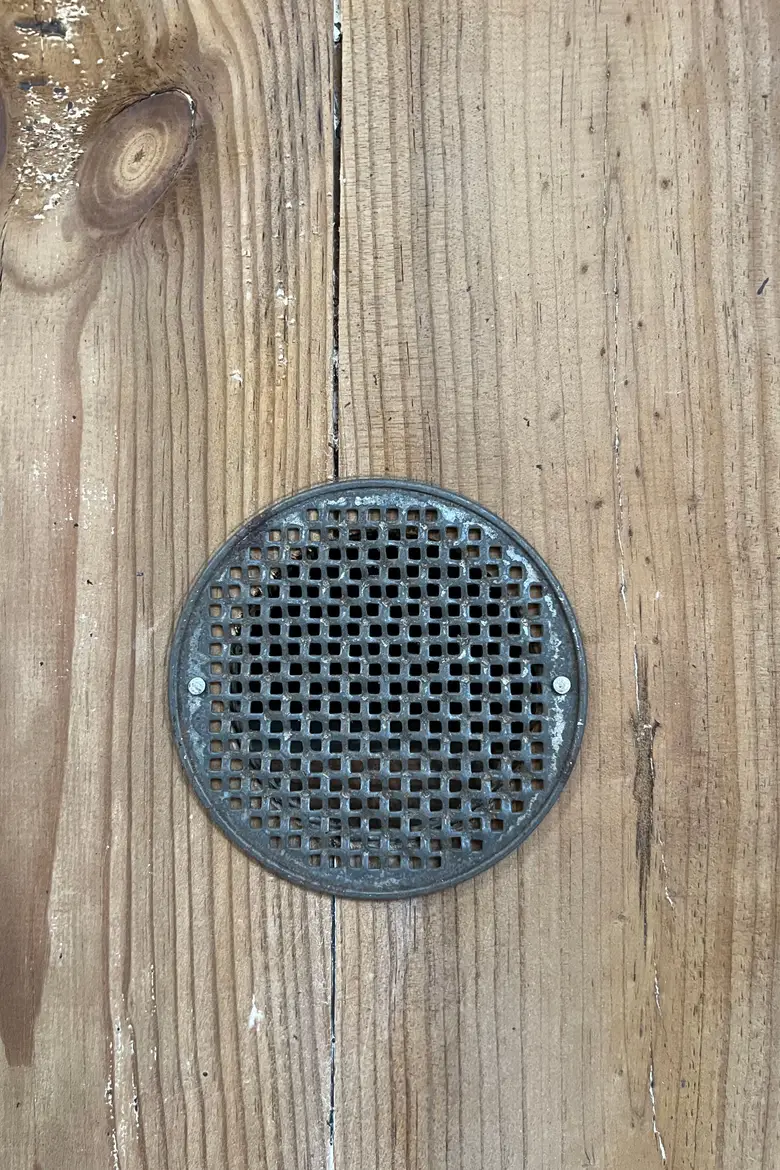 Ancien vestiaire en bois patiné Début XXème