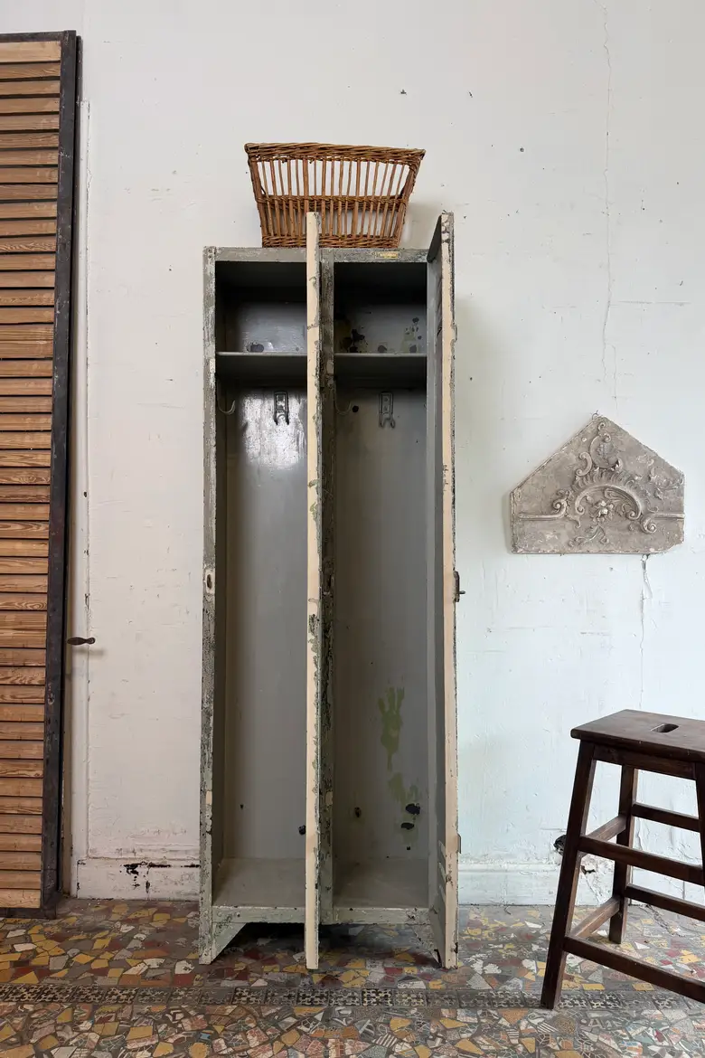 Ancien vestiaire industriel en métal – années 50