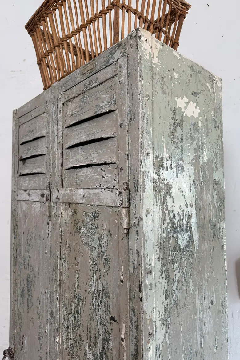 Ancien vestiaire industriel en métal – années 50