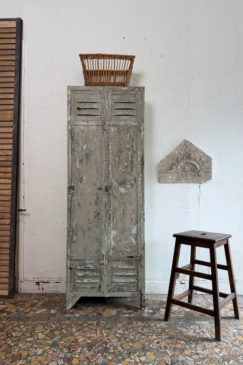 Ancien vestiaire industriel en métal – années 50