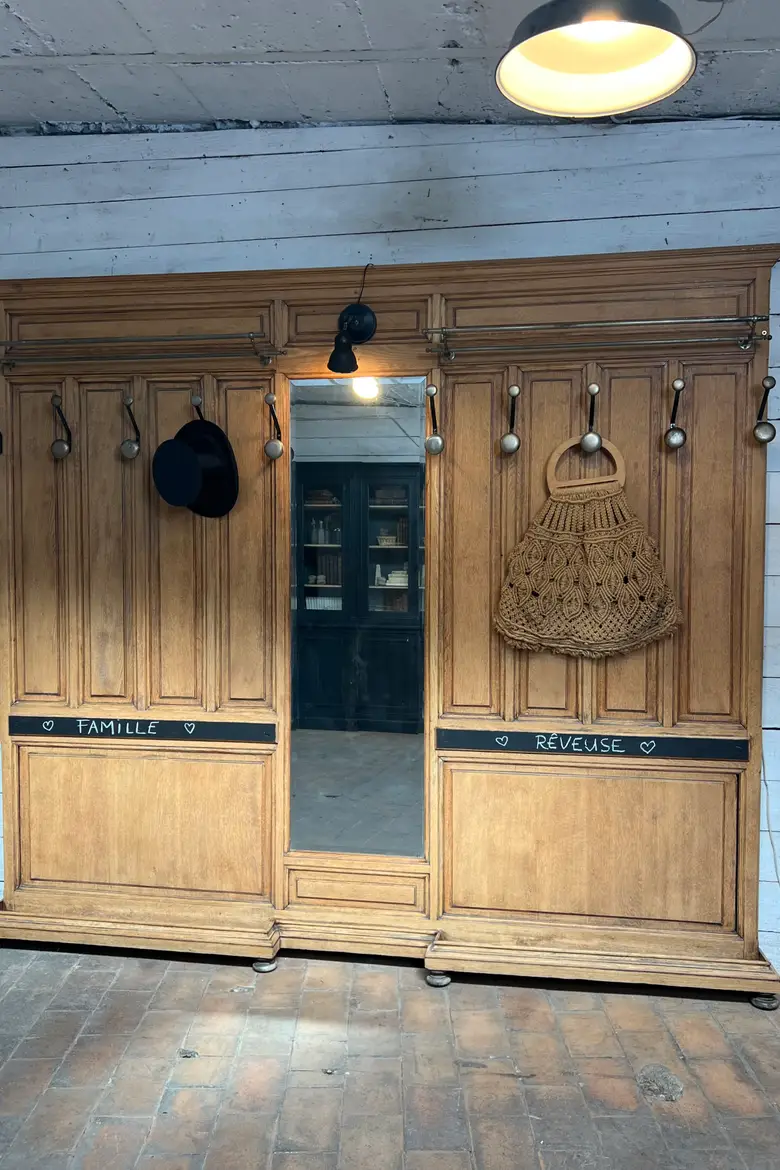 Ancien vestiaire panneauté en chêne – Début XXe siècle