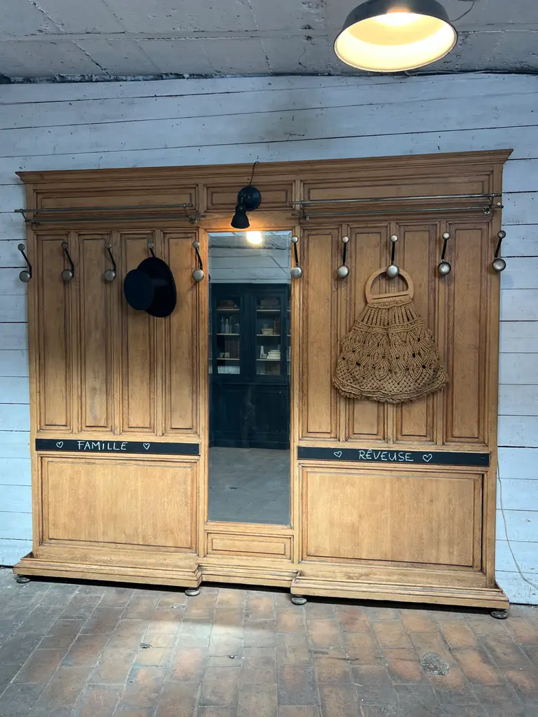 Ancien vestiaire panneauté en chêne – Début XXe siècle