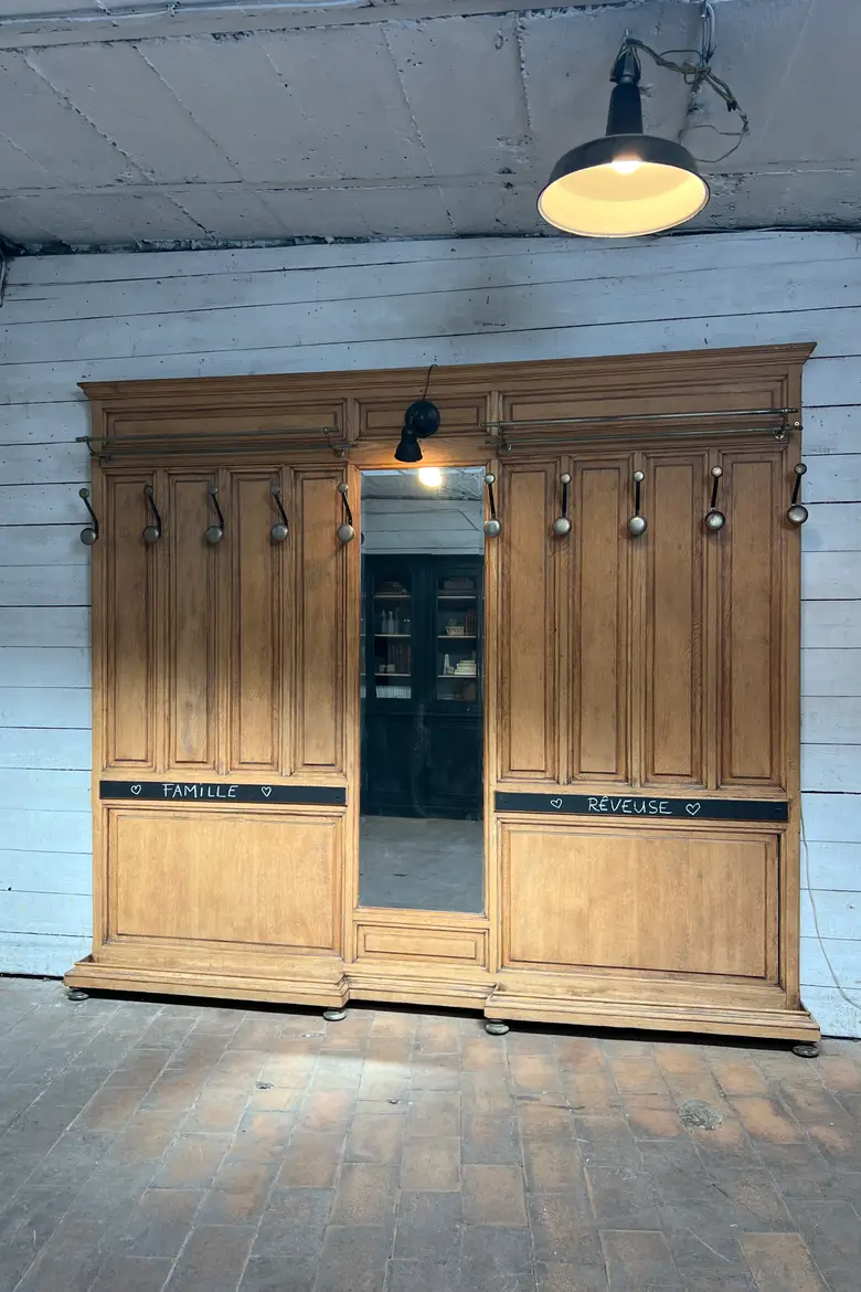 Ancien vestiaire panneauté en chêne – Début XXe siècle