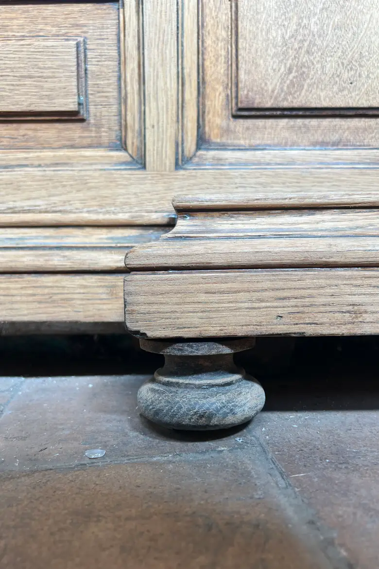 Ancien vestiaire panneauté en chêne – Début XXe siècle