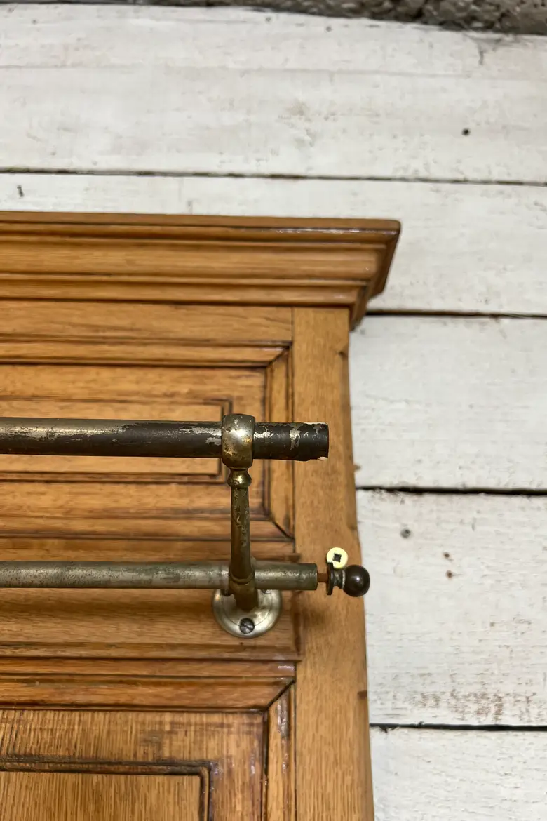Ancien vestiaire panneauté en chêne – Début XXe siècle