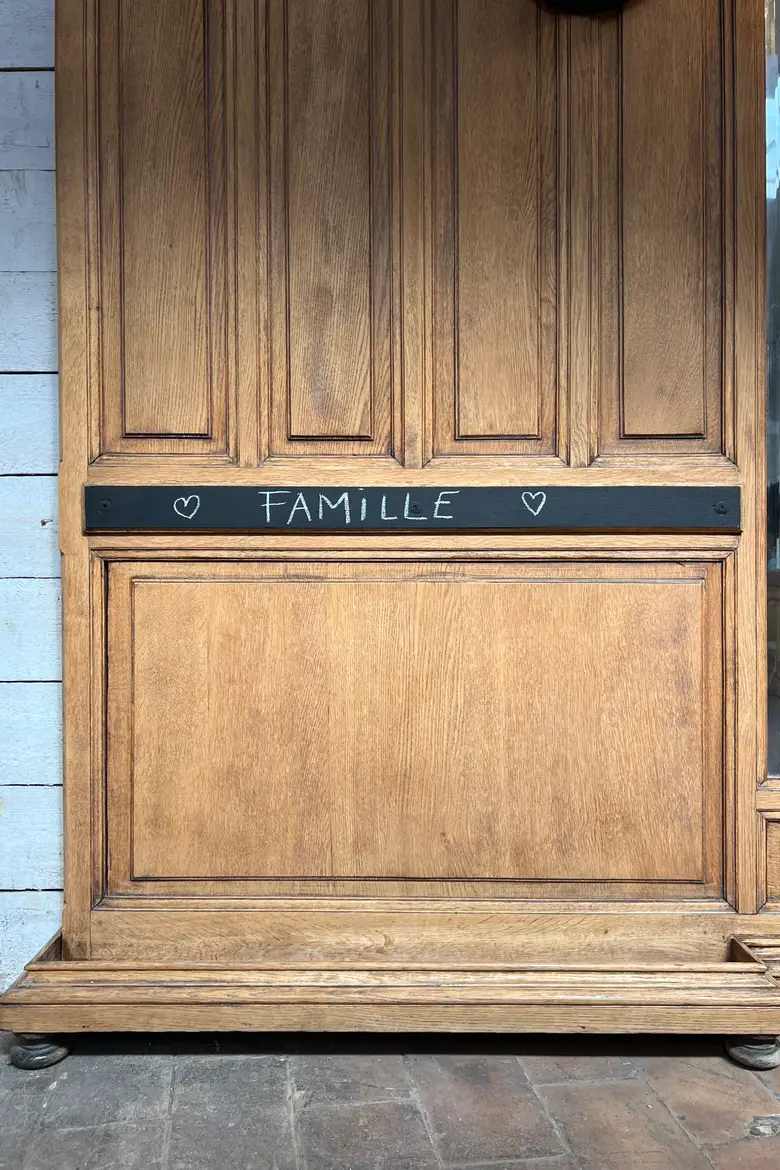 Ancien vestiaire panneauté en chêne – Début XXe siècle