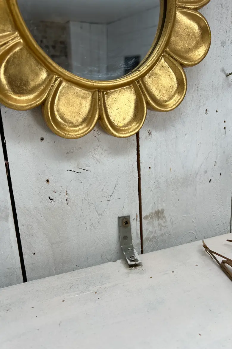 Ancienne armoire à pharmacie