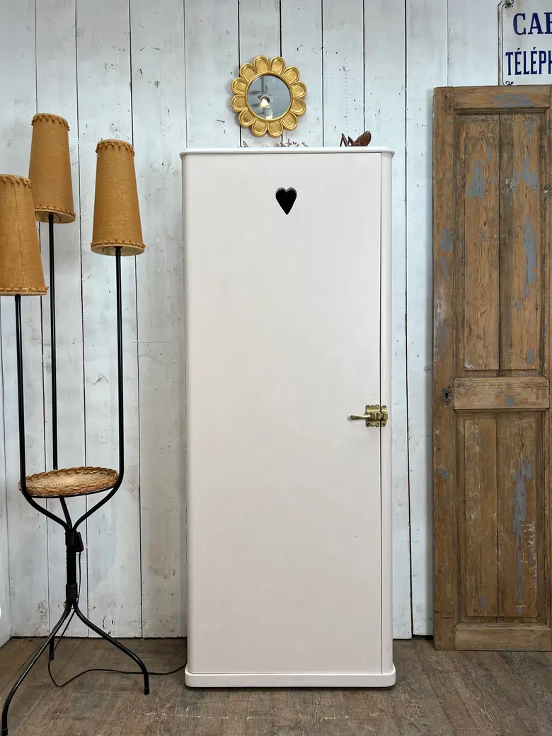 Ancienne armoire à pharmacie