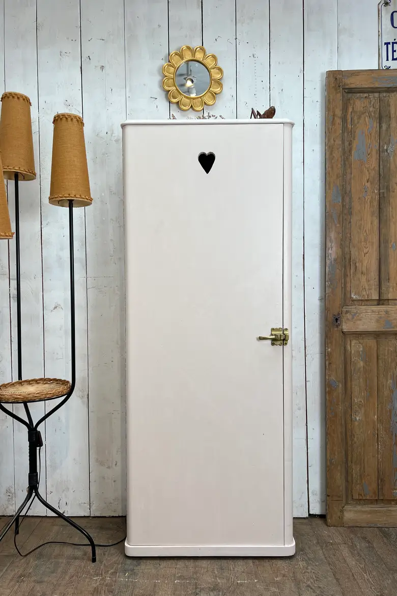 Ancienne armoire à pharmacie