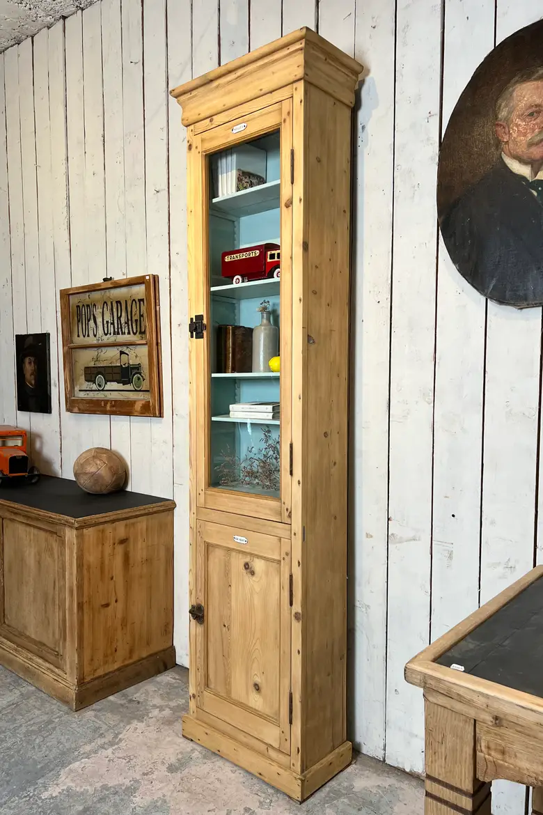 Ancienne armoire à pharmacie