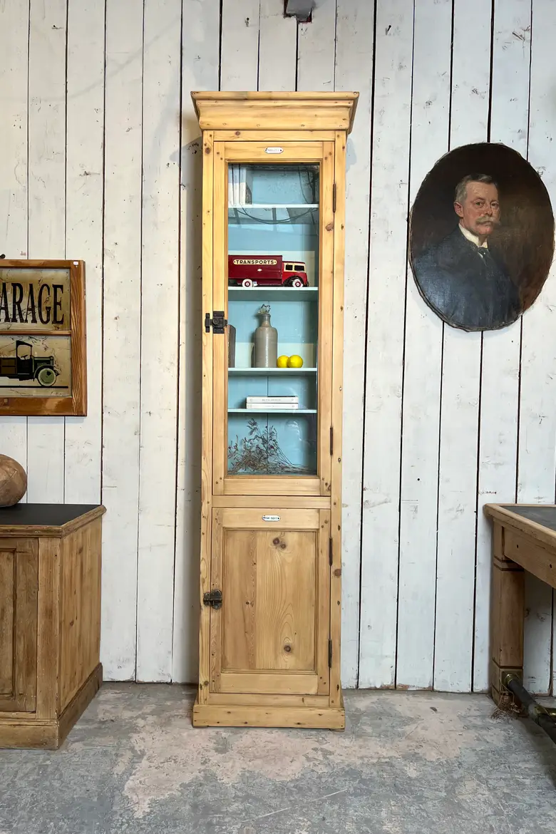 Ancienne armoire à pharmacie