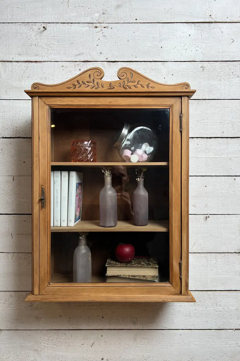Ancienne armoire à pharmacie
