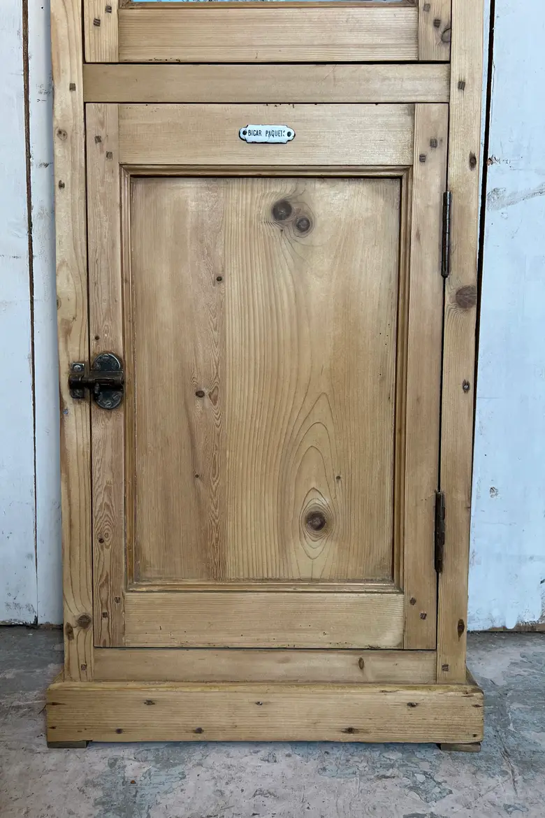 Ancienne armoire à pharmacie