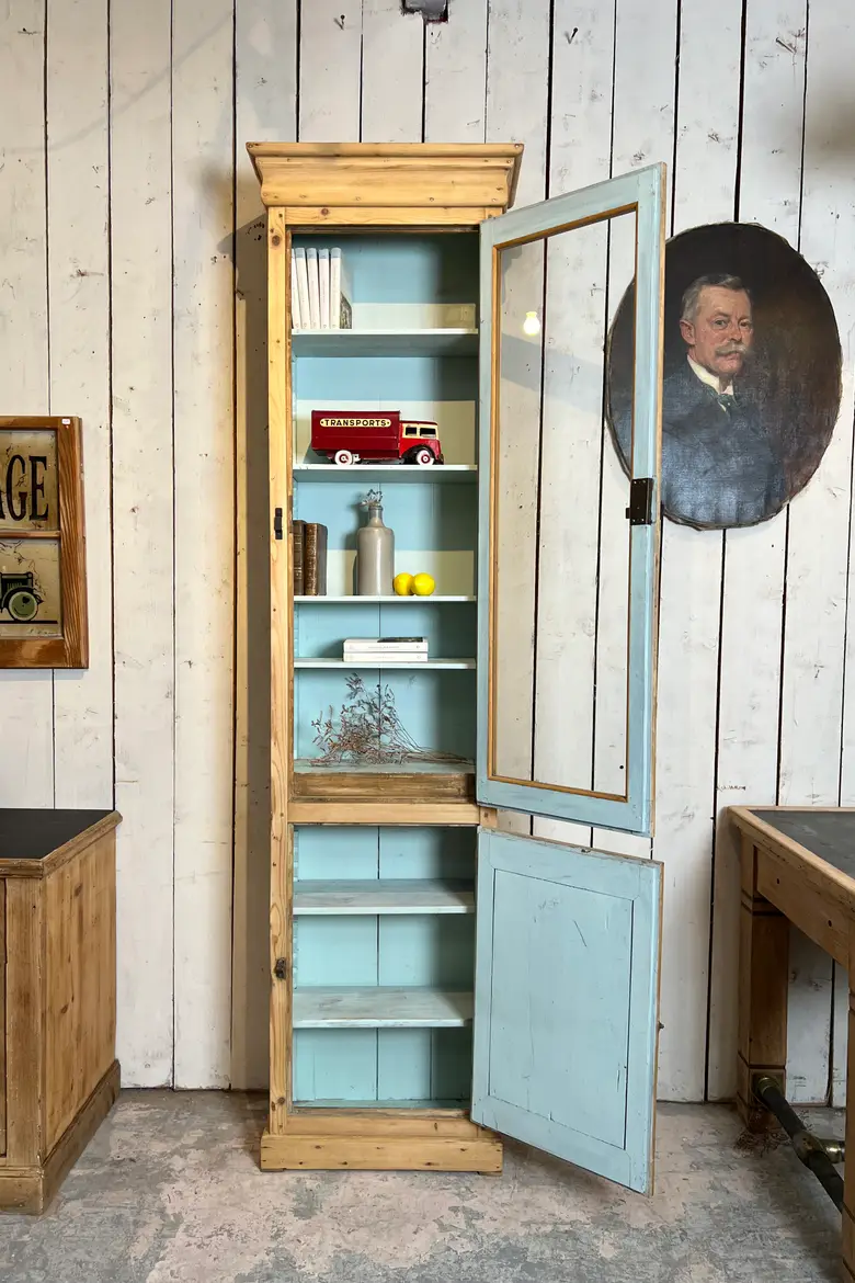 Ancienne armoire à pharmacie