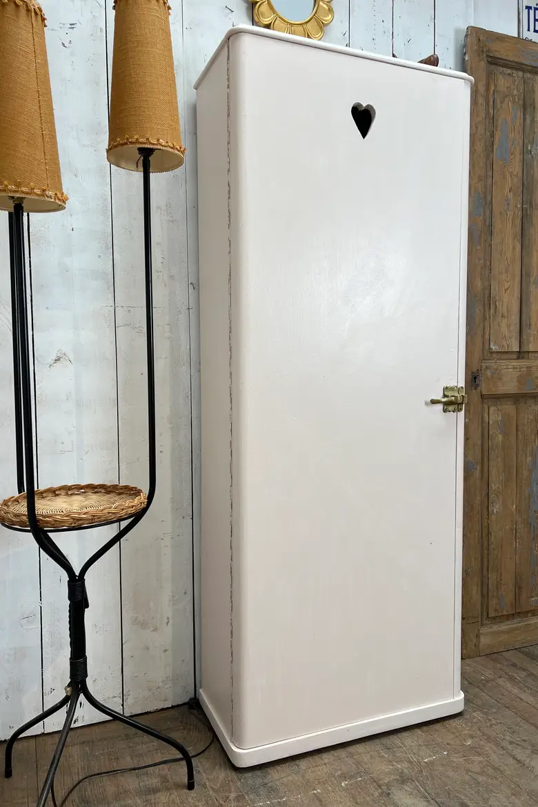 Ancienne armoire à pharmacie