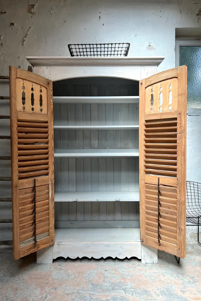 Ancienne armoire à volets Années 30
