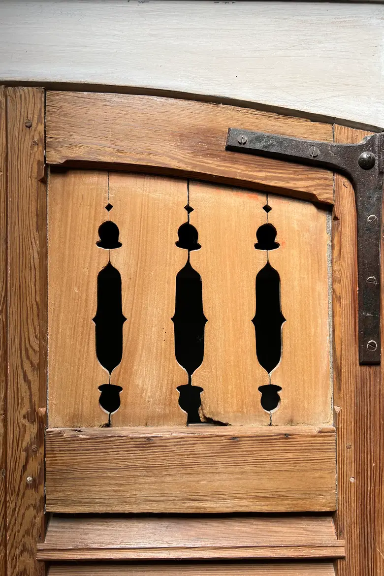Ancienne armoire à volets Années 30