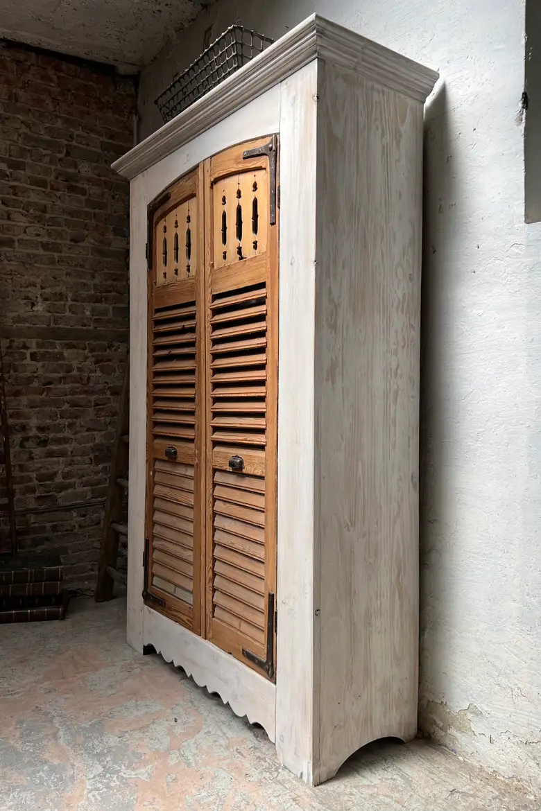 Ancienne armoire à volets Années 30