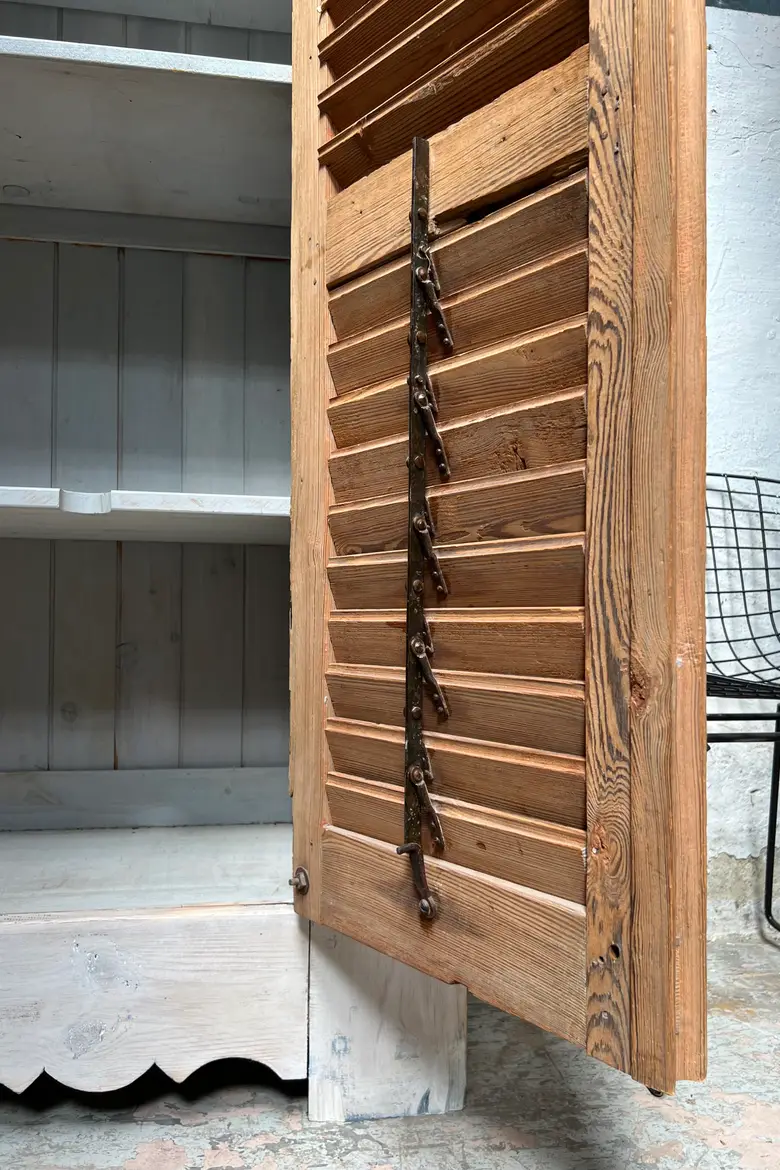 Ancienne armoire à volets Années 30