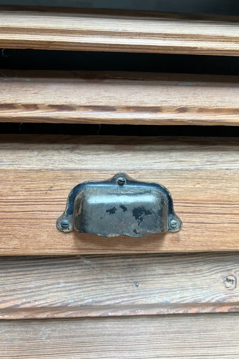 Ancienne armoire à volets Années 30
