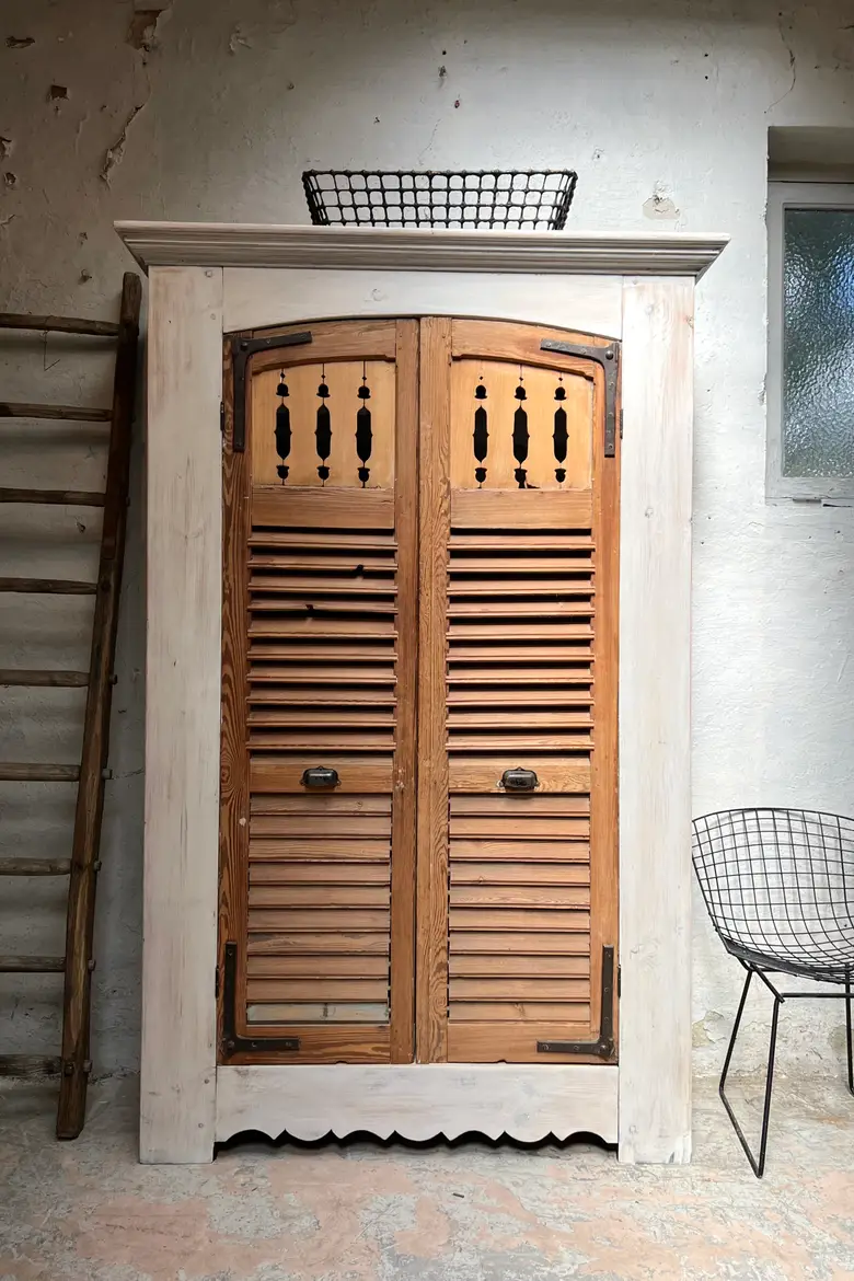 Ancienne armoire à volets Années 30