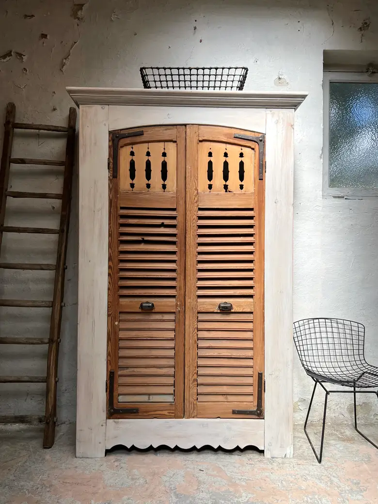 Ancienne armoire à volets Années 30
