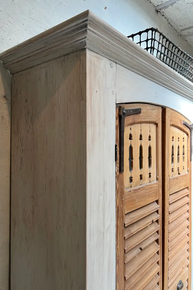 Ancienne armoire à volets Années 30