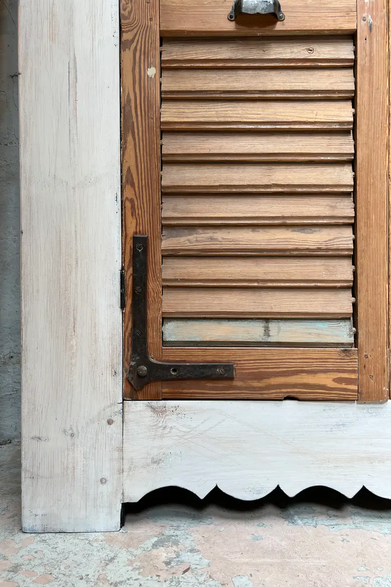 Ancienne armoire à volets Années 30
