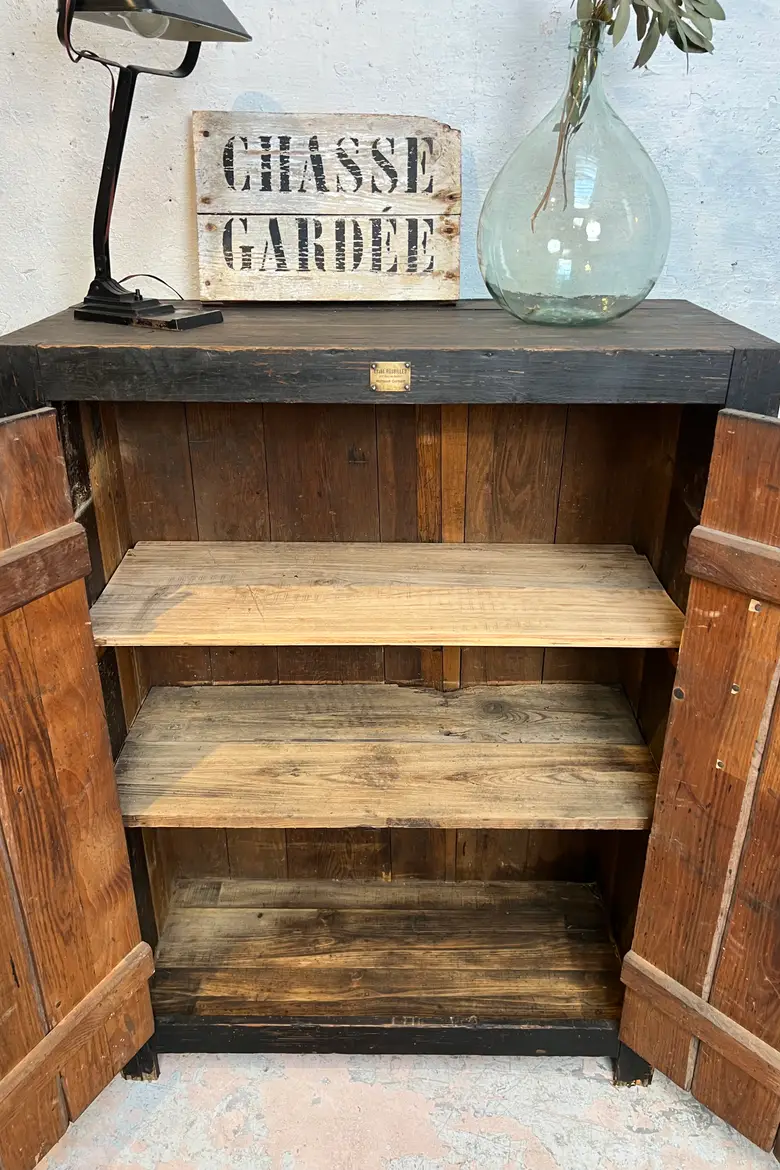 Ancienne armoire Art populaire en sapin – années 1920